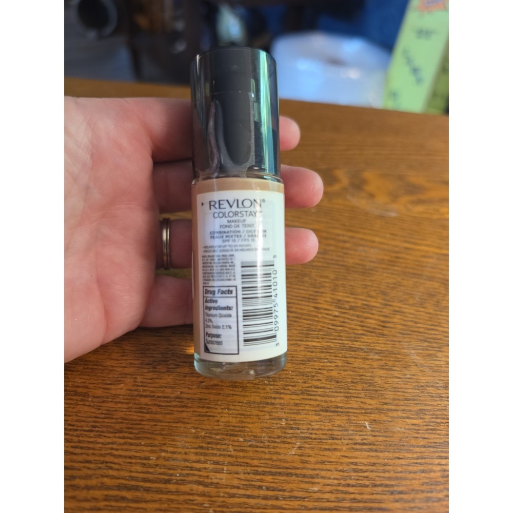 Revlon ColorStay 24HR Matte Finish SPF 15 Combination / Oily Skin 320 TRUE BEIGE - Picture 3 of 3